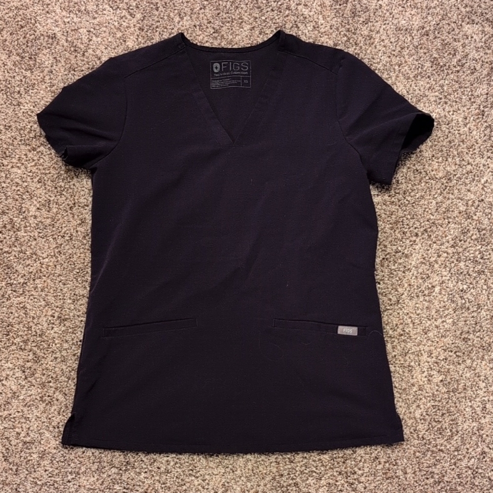 FIGS Women's Purple Casma 3 Pocket Scrub Top